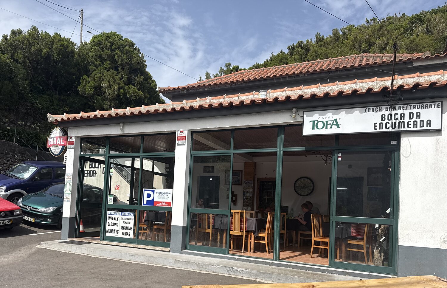The Boca da Encumeada storefront with cafés TOFA signage